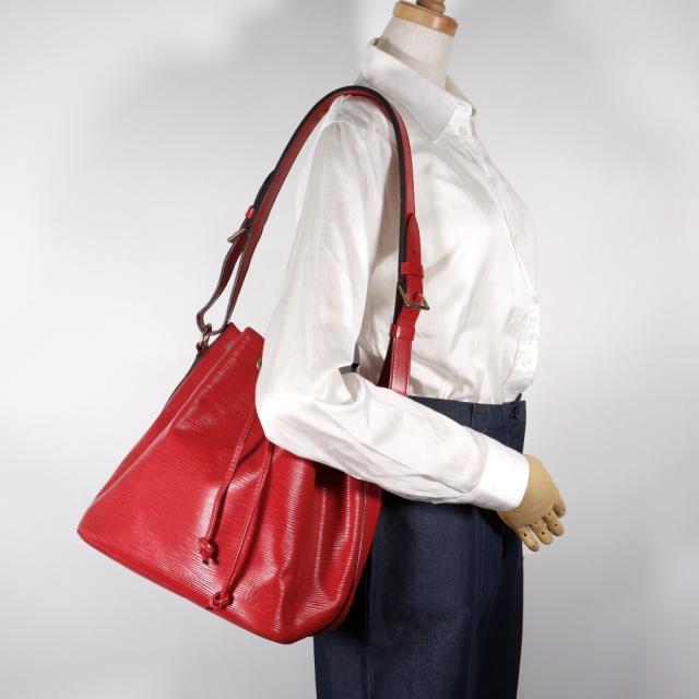 LOUIS VUITTON ルイ・ヴィトン プチノエ M44107 エピレザー LOUIS VUITTON ルイ・ヴィトン プチノエ M44107 エピレザー