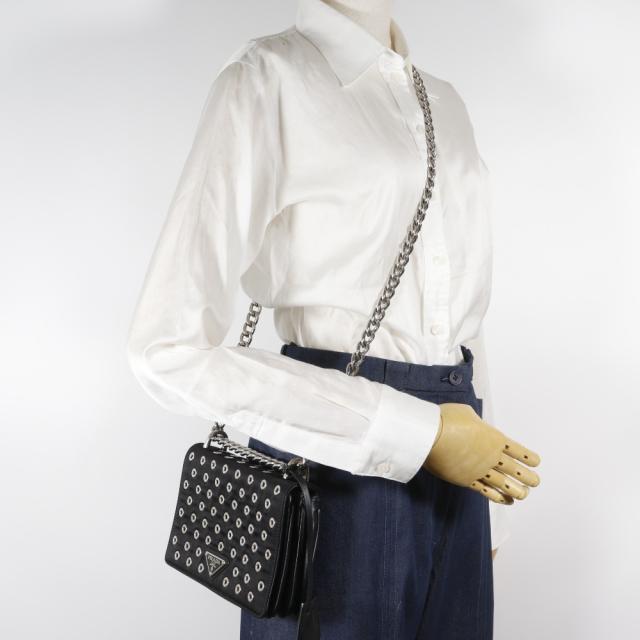【PRADA】プラダ チェーンショルダー パンチング ナイロン 黒 レディース ショルダーバッグ PRADA - 【PRADA】プラダ チェーンショルダー パンチング ナイロン 黒