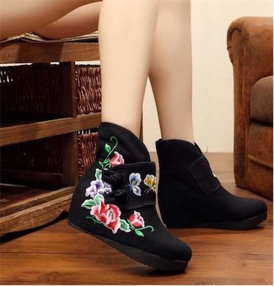 二枚送料無料 春秋冬 レディースチャイナシューズ インヒール ブーツ 布素材中華刺繍 蝶花刺繍 中国北京靴 痛くない ウェッジヒールの通販はau Pay マーケット ル ココン