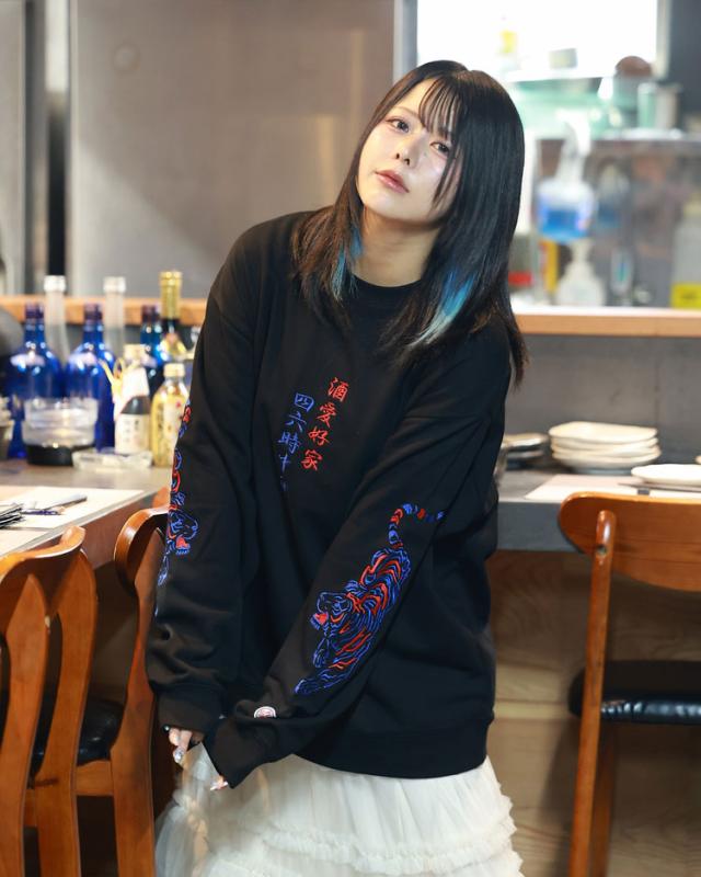 YOIDORE 酒愛好家 クルーネック スウェット スクエアロゴ 酔虎 刺繍