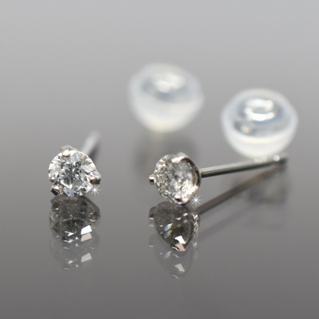 プラチナ　シンプル3本爪タイプ　ダイヤモンド 一粒ピアス　直径2.3ｍｍ　ダイヤ 0.1ｃｔ