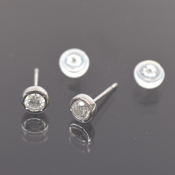 プラチナ　チョコ留め丸タイプ　ダイヤモンド 一粒ピアス　直径3.0ｍｍ　ダイヤ 0.2ｃｔ