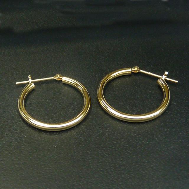 （2個ペア）K18　18金　イエローゴールド　定番　フープピアス　太さ 2mm×外径20mm