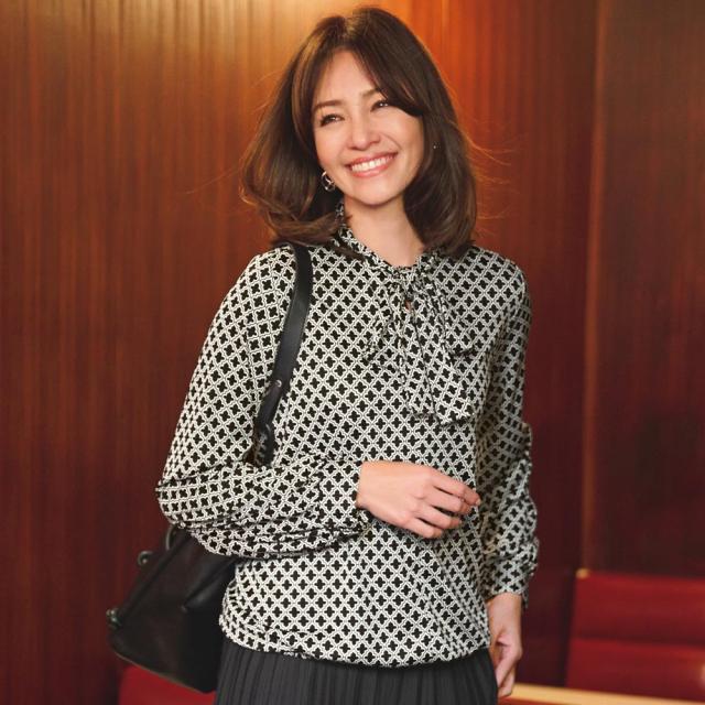 幾何学柄 ジャージー ボウタイ ブラウス シャツ ブラウス A24201