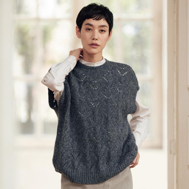 トップス ニット セーター イタリア糸 スパンコール使い 透かし柄編みニットジレ 289102の通販は