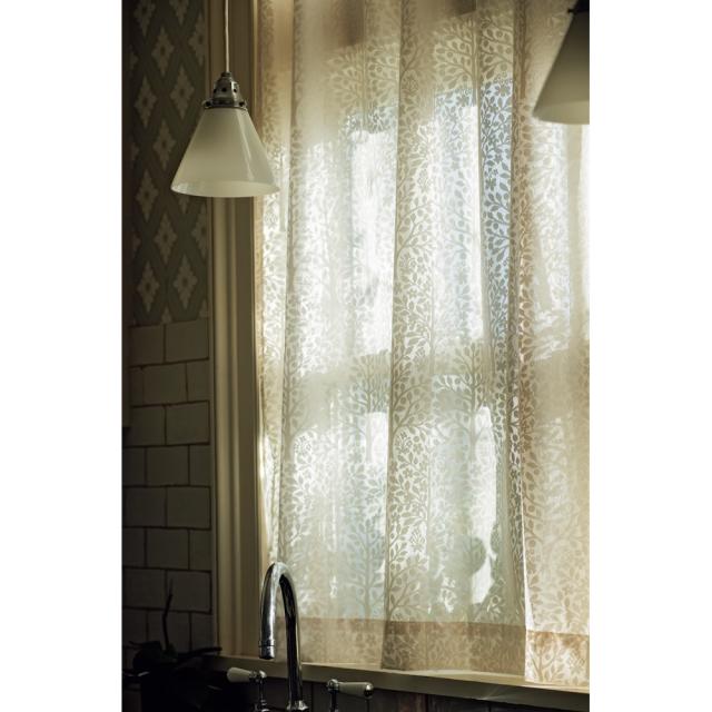 カーテン レースカーテン ≪100×176cm≫ 吉谷さんデザイン 花の森 木漏れ日レースカーテン 2枚組 G80307の通販は