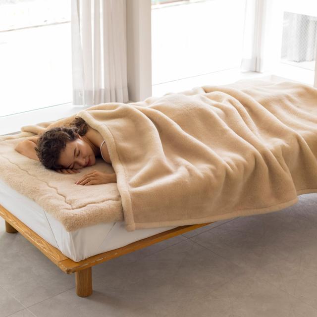 掛け毛布 ブランケット まるでムートンのようななめらかさ　ジーロンウール ふっくらニューマイヤー編み　掛け毛布　シングル 504002の通販は毛布