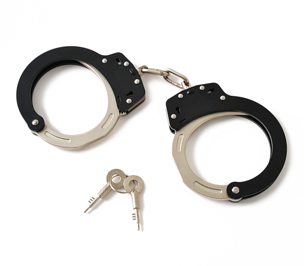 ハンドカフ 手錠 チタン合金 頑丈 ARM-02 コスプレ 演劇 私人逮捕 拘束 警官 コスプレの通販は 8,800円