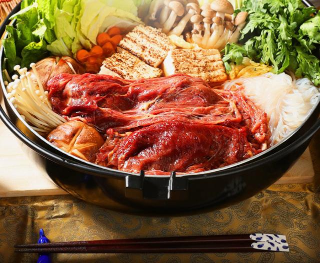 霜降さくら鍋セット6人前 霜降スライス 600g 濃縮割り下300g付 お肉は200g毎の小分け 鍋セット 桜鍋 さくら鍋 鍋 馬肉 しゃぶしゃぶ 馬 しゃぶしゃぶ 馬肉 すき焼き すきやき 馬肉 霜降り 霜降 スライス 桜なべ さくらなべ 薄切り うす切り 馬しゃぶ 鍋 桜 肉_3