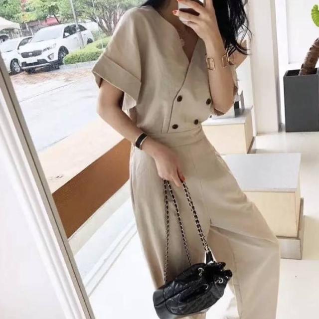 Vネック オールインワン ダブルボタン スタイルアップ 半袖 ナチュラル サロペット ベージュ ブラック 春 夏 秋 新作 楽ちんコーデの通販はau Pay マーケット Brutal Beauty ブルータルビューティ