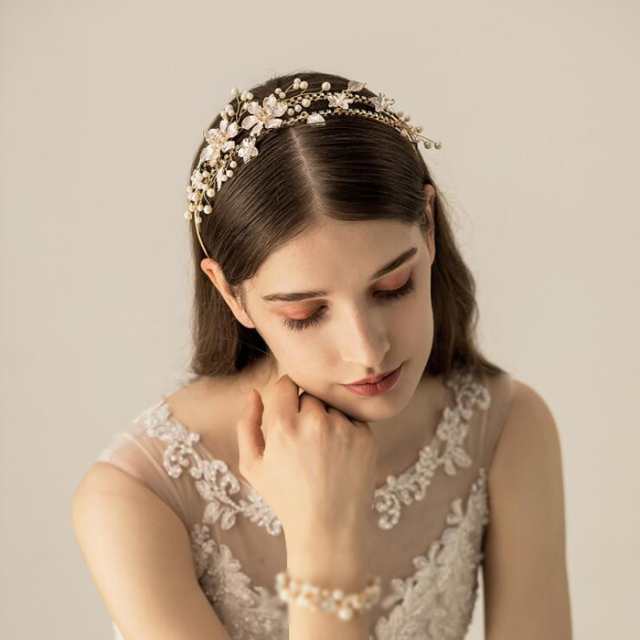 カチューシャ ヘッドドレス ヘアアクセサリー ヘアコサージュ ウェディングアクセサリー 髪飾り ビジュー 花柄 Ac90jdの通販はau Pay マーケット Romanslafina