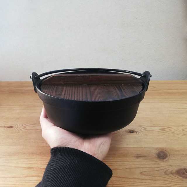 いろり鍋 木蓋付き IH対応 鉄製 ＜17cmサイズ＞ 【クーポン配布中】【取寄品】 鉄鍋 鉄器 卓上鍋 田舎鍋 いなか鍋 一人用 1人用 ひとり用の通販はau  PAY マーケット キッチン用品・食器のOwl Kitchen au PAY マーケット－通販サイト