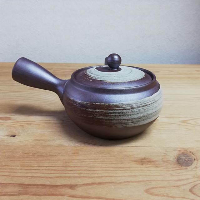 萬古焼 平形急須 2号 底網 白刷毛目 クーポン配布中 取寄品 おしゃれ 使いやすい 大きめ 大き目 大きい 洗いやすい ティーポの通販はau Pay マーケット キッチン用品 食器のowl Kitchen