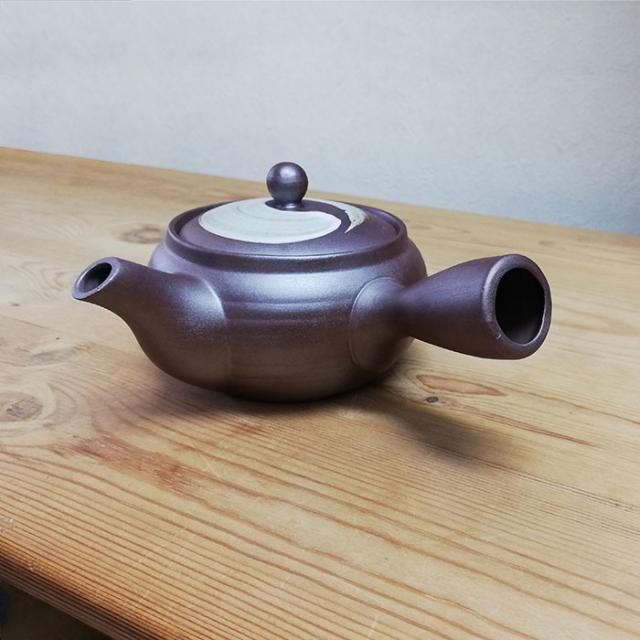 萬古焼 平形急須 2号 底網 白刷毛目 クーポン配布中 取寄品 おしゃれ 使いやすい 大きめ 大き目 大きい 洗いやすい ティーポの通販はau Pay マーケット キッチン用品 食器のowl Kitchen