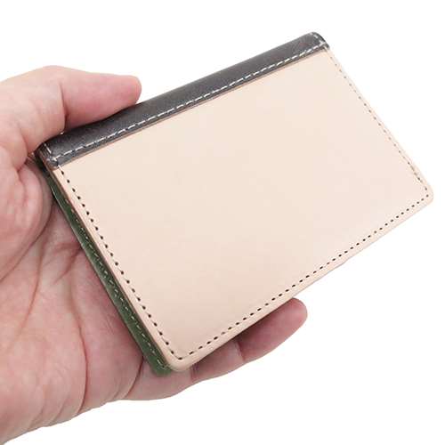 送料無料 バンビ 定期入れ レザー2つ折りパスケース ステンドグラスコレクション ディズニー キャラクター グッズの通販はau Pay マーケット シネマコレクション 5400円以上で送料無料