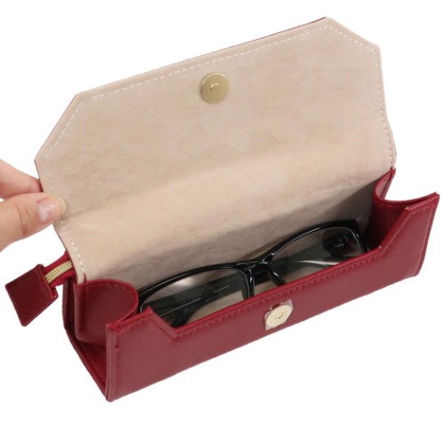 眼鏡ケース ペンケース メガネも入る ペンポーチ Meganemo 合皮レッド プレゼント グッズの通販はau Pay マーケット シネマコレクション 5400円以上で送料無料