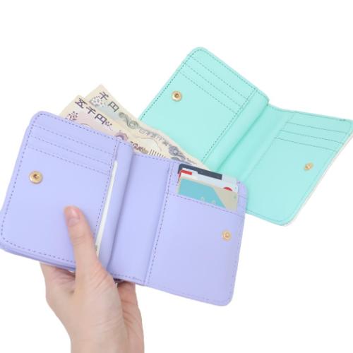 海外ポケモンセンター限定 ラウンジフライ ピクセル柄 二つ折り財布 海外ポケモンセンター限定 ラウンジフライ ピクセル柄 二つ折り