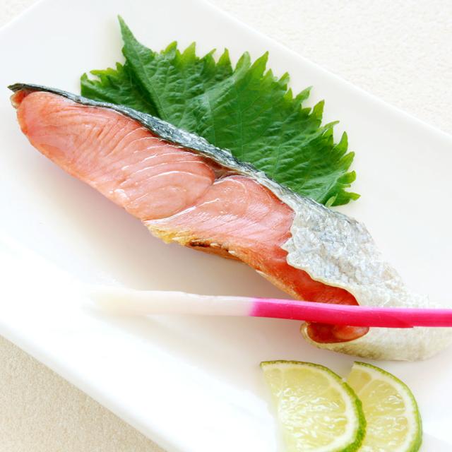 塩引き鮭切身 7切れセット 秋鮭 サーモン 父の日 母の日 お中元 お歳暮 ギフト 御歳暮ギフト_1