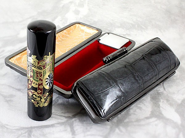 印鑑 はんこセット 黒水牛印鑑【開運 現代蒔絵 御所車】12mm銀行印 認印 牛革型押しシャイニン 8,208円