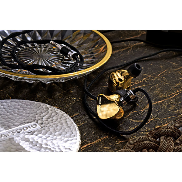 (お取り寄せ:納期1〜3ヶ月程度) Rhapsodio　Supreme V3 ラプソディオ 有線 イヤホン カナル型 リケーブル対応 (RSDSUPREMEV3) お取り寄せ：納期1〜3ヶ月程度) Rhapsodio Supreme V3 ラプソディオ