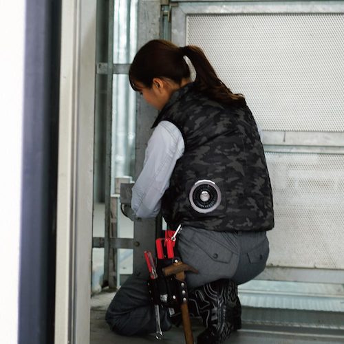 岡潮　空調ベスト（ウェアのみ）日本製生地使用　２０２３５　カモグレー３Ｌ　【品番：20235-3L】_2