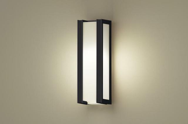 パナソニック　壁直付型 電球色 ポーチライト 密閉型 防雨型 FreePaお出迎え フラッシュ 明るさセンサ 40形電球1灯相当 LED内蔵　LGWC81300KLE1 パナソニック 壁直付型 LED（電球色） ポーチライト 密閉型 LED電球