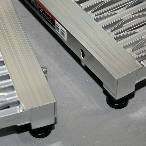 トラスコ中山（TRUSCO）　TRUSCO　低床式アルミ製ステップ　グレーチング仕様　６００Ｘ６００ＸＨ９０〜１２０　【品番：TFSG-0660AL】_3