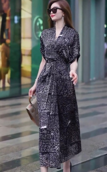 ロングワンピース 細見え 夏 普段使い お出かけ デート 黒 シフォン Vネック 大きめ 大人 清楚 可愛い 上品 クール ゆったり Aライン 半袖 ミモレ丈 人気 トレンド 10代 20代 30代の通販は 5,980円