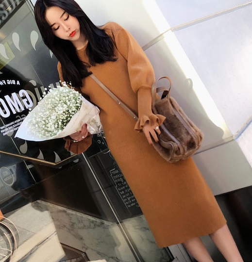 ロングワンピース Hライン 大きいサイズ ゆったり ニット ミモレ丈 ひざ下 長袖 フレア袖 春冬 お出かけ 黒 白 イエロー アプリコット グレー 無地 ラウンドネック 大人可愛い カジュアル シンプル 清楚 上品 デート トレンド 10代 20代 30代