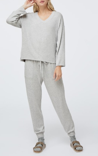 ルームウェア パジャマ スウェット 可愛い オシャレ 楽 リラックス 暖かい スポーツ スリット Vネック グレー アプリコット 無地 長袖 部屋着 お家時間 セットアップ 上下セット 秋冬 大人女子 シンプル キュート 人気 5,480円