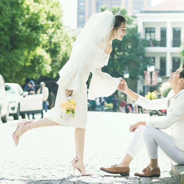 ウェディングドレス 膝丈 二次会 花嫁ドレス 結婚式 ドレス パーティードレス 膝丈 ミモレ丈 袖あり 大人 シンプル おしゃれ 個性的 かっの通販はau Pay マーケット Marmelo Sunnyday