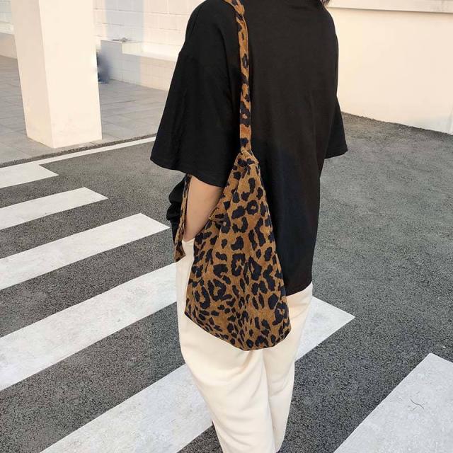 バッグ かばん レディース ヒョウ柄 レオパード ショルダーバッグ キャンバスバッグ コーデュロイ 春 秋 冬 10代 代 30代 40代 の通販はau Pay マーケット Marmelo Sunnyday