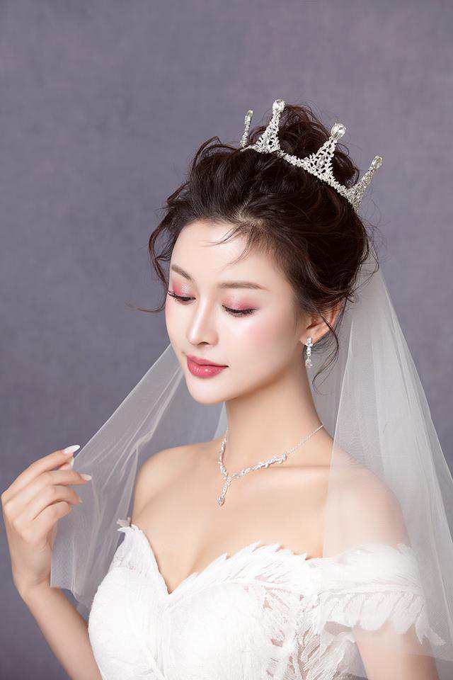 ウェディング ヘッドドレス アクセサリー ティアラ 王冠 クラウン きれいめ かっこいい 大人 ラインストーン 結婚式 二次会 花嫁 ブライの通販はau Pay マーケット Marmelo Sunnyday