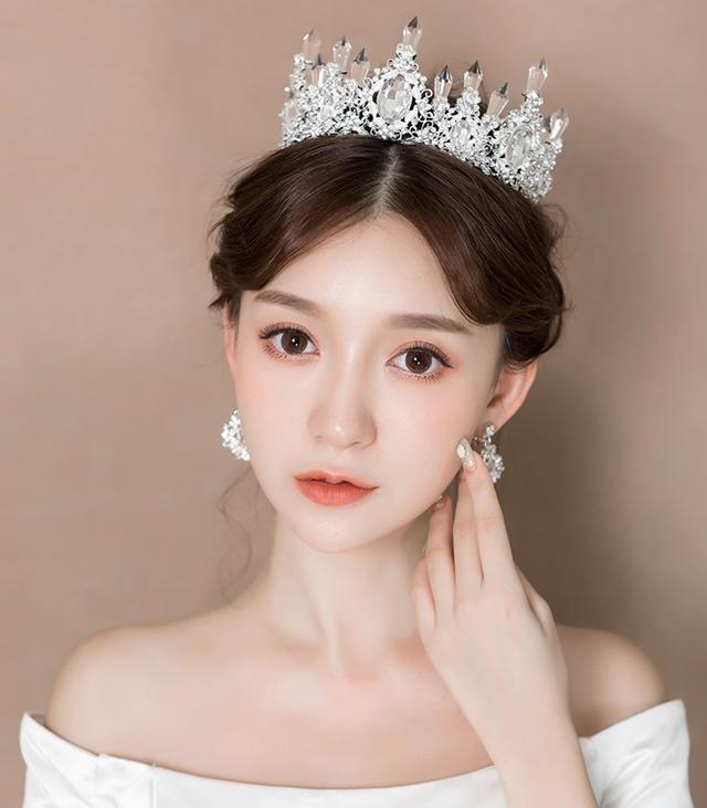 ウェディング ヘッドドレス アクセサリー ティアラ 王冠 クラウン 耳飾り 2点セット イヤリング ピアス かわいい ゴージャス ダイア風 真の通販はau Pay マーケット Marmelo Sunnyday