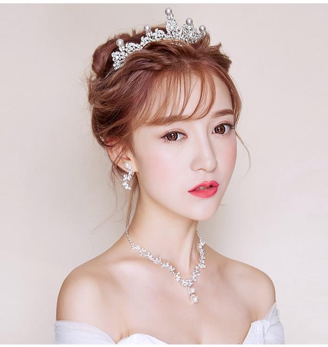 ウェディング ヘッドドレス アクセサリー ティアラ 王冠 クラウン シルバー ゴールド プリンセス かわいい ヘッドアクセ ラインストーン の通販はau Pay マーケット Marmelo Sunnyday