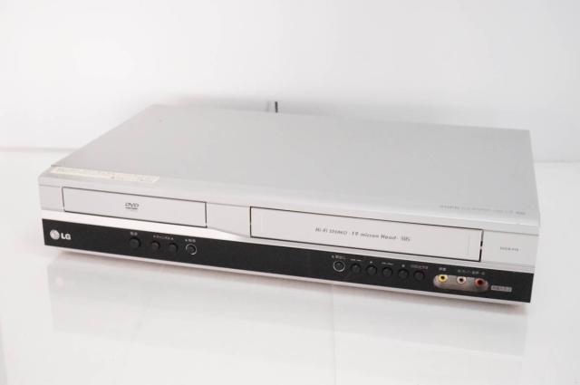 【中古】LG DVDプレーヤー/ビデオカセットレコーダー DVDプレーヤー一体型VHSビデオデッキ DVCR-Y70