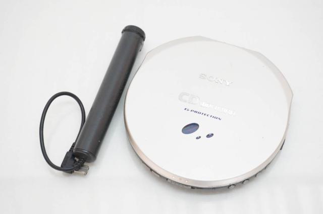 【中古】SONYソニー ポータブルCDプレーヤー D-E990 CD Walkman