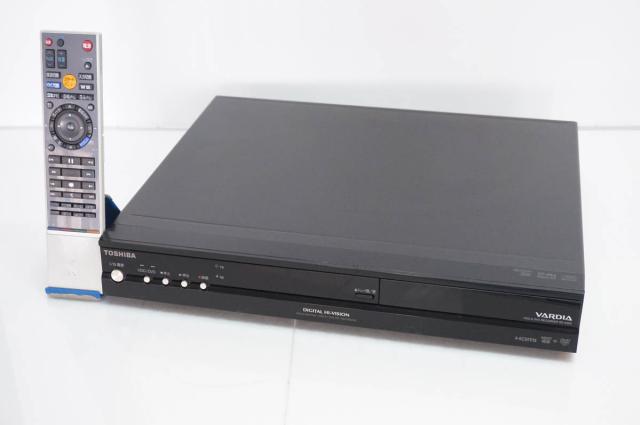 【中古】TOSHIBA東芝 DVDレコーダー HDD320GB内蔵 DVD-RAM/-R/-RW/-R DL 地上/BS/CS110度デジタル内蔵 RD-E302