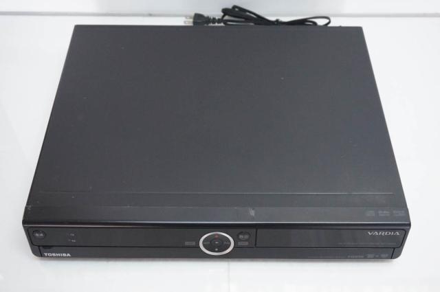 【中古】東芝TOSHIBA DVDレコーダー HDD320GB内蔵 DVD-RAM/-R/-RW/-R DL 地上/BS/CS110度デジタル内蔵 RD-E303 VARDIA