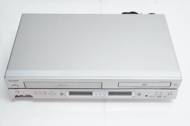 【中古】SHARPシャープ VTR一体型DVDビデオプレーヤー DVDプレーヤー一体型VHSビデオデッキ DV-NC600_1