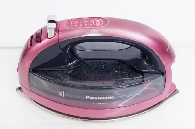 パナソニック スチームアイロン NI-WL704 パナソニック、160mLの大型