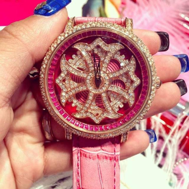 海外人気ブランド レディース腕時計 キラキララインストーン くるくる 革バンド ジュエリーウォッチ ファッションウォッチ おしゃの通販はau Pay マーケット 福壱堂