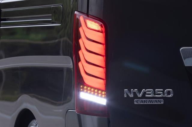 TN350NVU-SB-1【ライトスモーク/ブラッククローム】 ヴァレンティ Valenti ジュエルLEDテールランプ ウルトラ 日産 E26系 NV350 キャラバン 全グレード対応_4