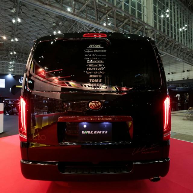 TT200HUL-SB-1 ヴァレンティ ジュエルLEDテールランプ ULTRA λ(ラムダ）ライトスモーク/ブラッククローム Ｈ16.8〜 トヨタ 200系ハイエース_2