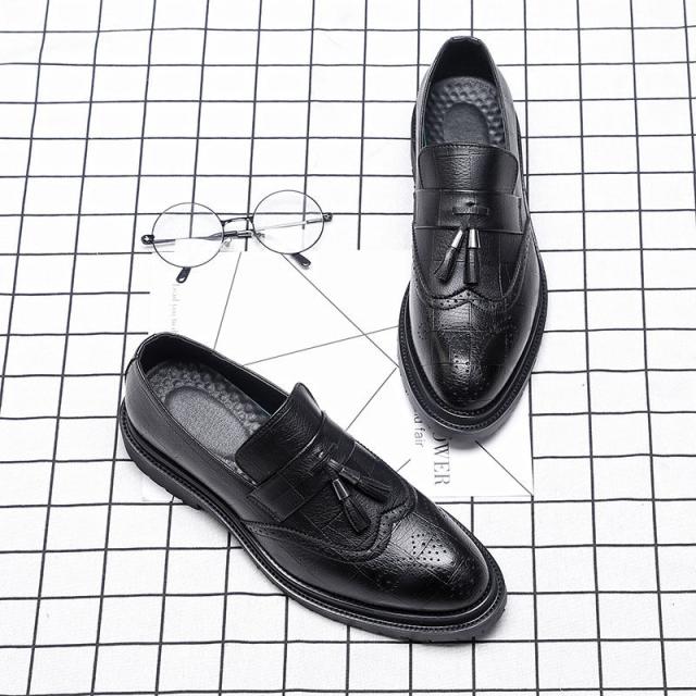 ローファーシューズ メンズ ビジネスシューズ スリッポン ウイングチップ 革靴 イギリス風 タッセル レザー ローカット ブローグ タッセの通販はau Pay マーケット うらみ販売