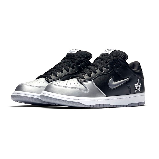 ナイキ Nike スニーカー ナイキ スケートボード ダンク シュプリーム Sb Dunk Low Supreme Jewel Swoosh Silver Ck3480 001の通販はau Pay マーケット E Minor