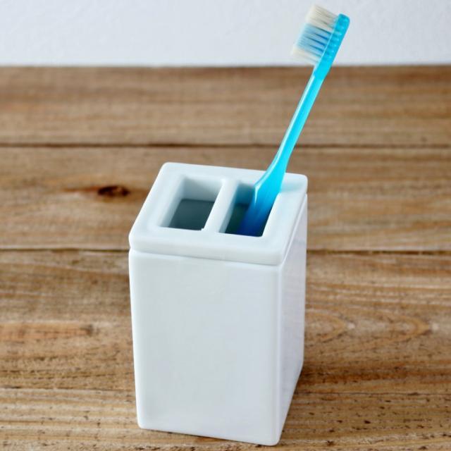 歯ブラシホルダー 歯ブラシスタンド 歯ブラシ立て 洗面用品 サニタリー 陶器 白 シンプル インテリア 雑貨 ロロの通販はau Pay マーケット 生活雑貨willdo