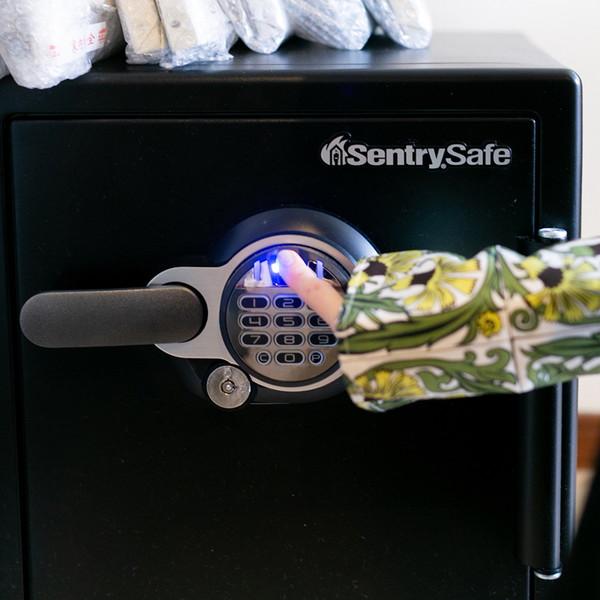Sentry JFW123BTL ブラック [指紋認証型テンキー式1時間耐火・耐水金庫]_4