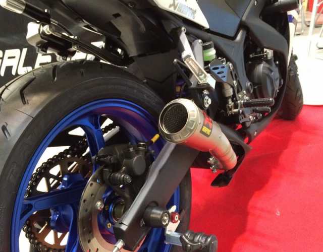 AKRAPOVIC YAMAHA YZF-R25/R3/MT-25/MT-03用 スリップオンライン