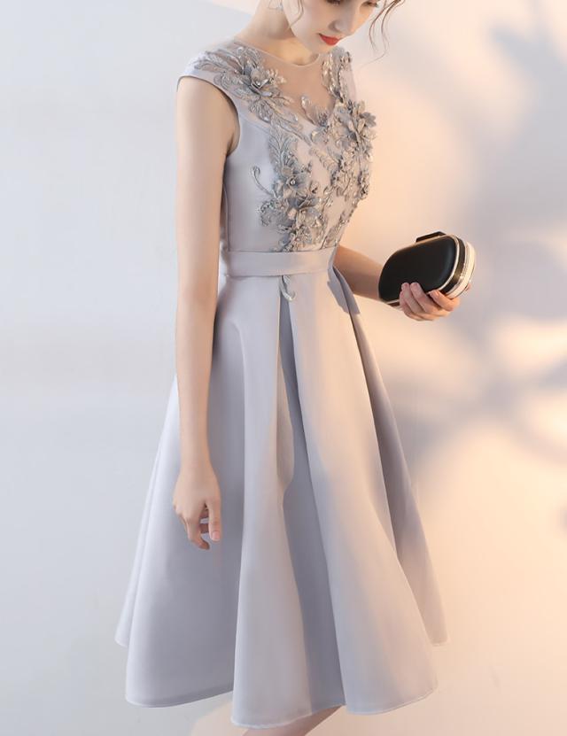 パーティドレス 結婚式 同窓会 二次会 ワンピース 袖あり 膝丈 代 30代 体型カバー シンプル お呼ばれ グレー シルバー 花柄 刺繍の通販はau Pay マーケット La Vie En Rose